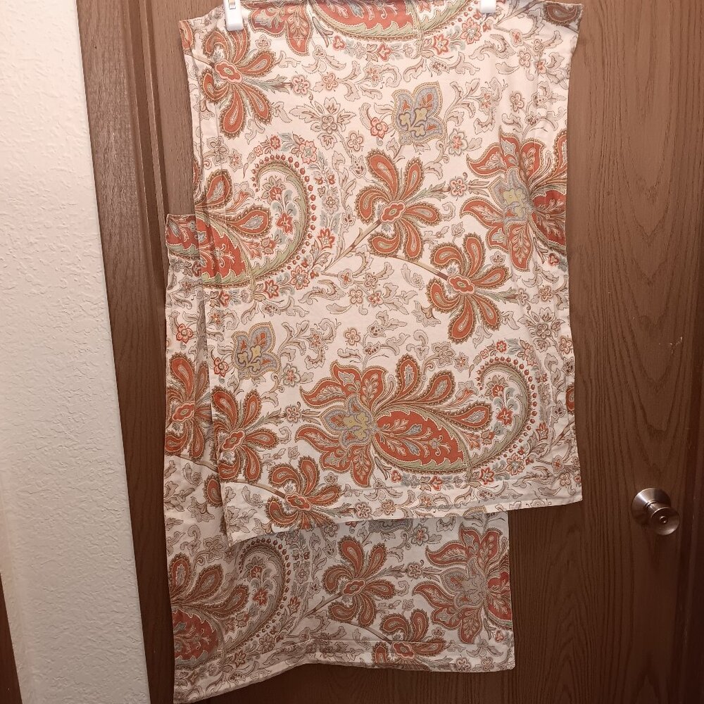 Pottery Barn 'Charlie Paisley' flange border pair of pillowcases Standard size